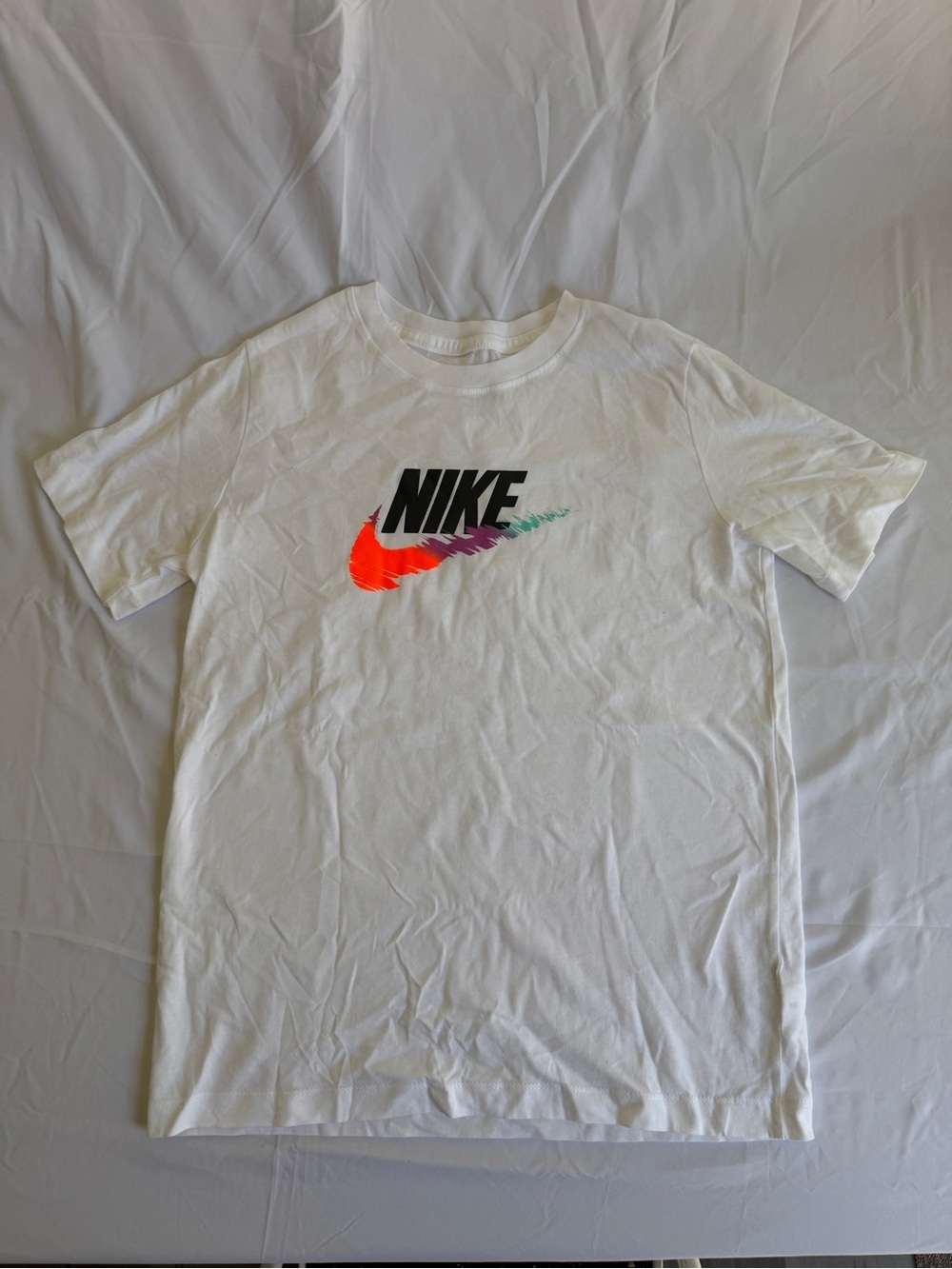 Nike Youth White Logo T-Shirt with Multicolor Swoosh sz XL